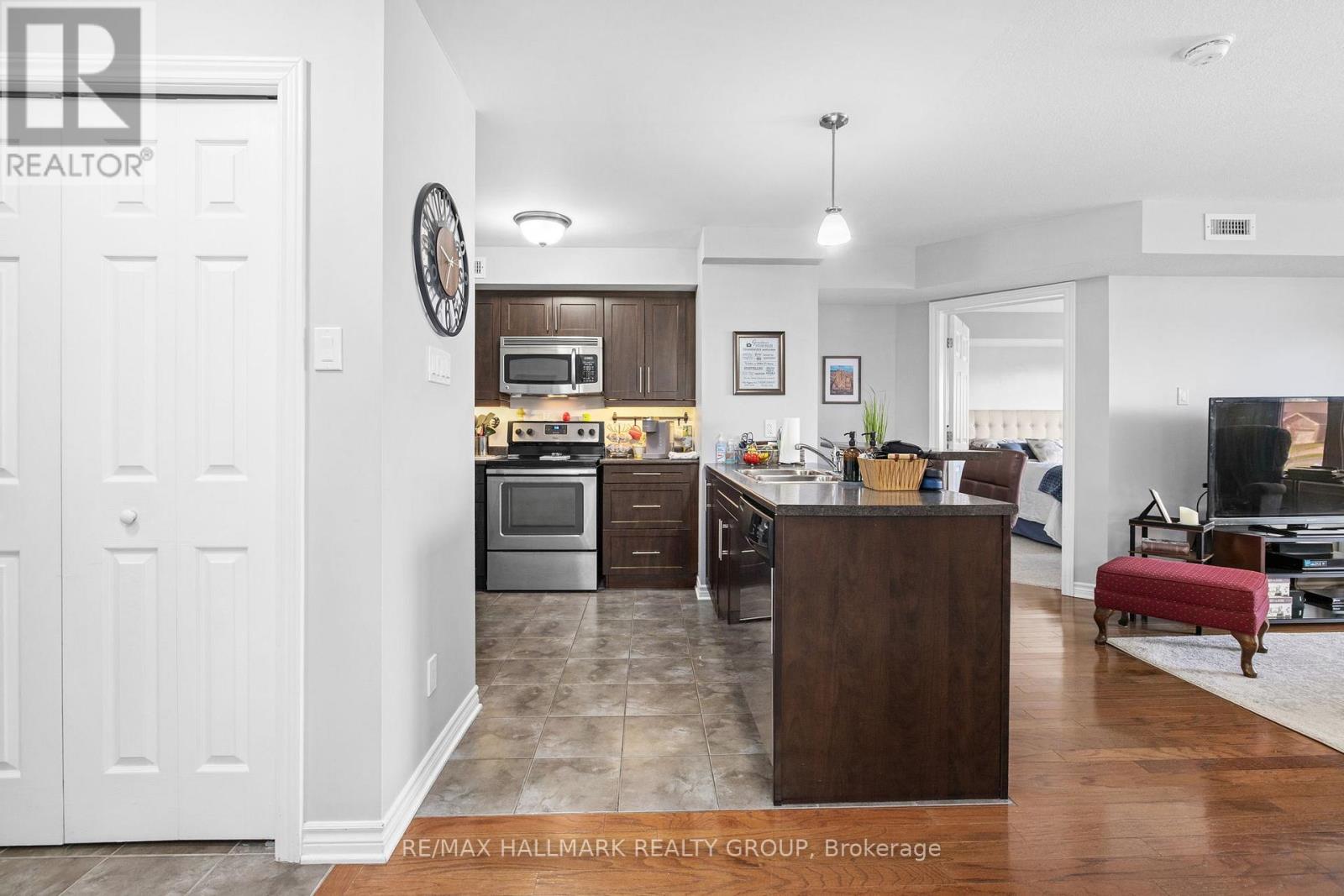 305 - 398 Van Buren Street