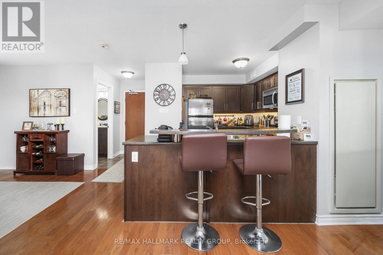 305 - 398 Van Buren Street