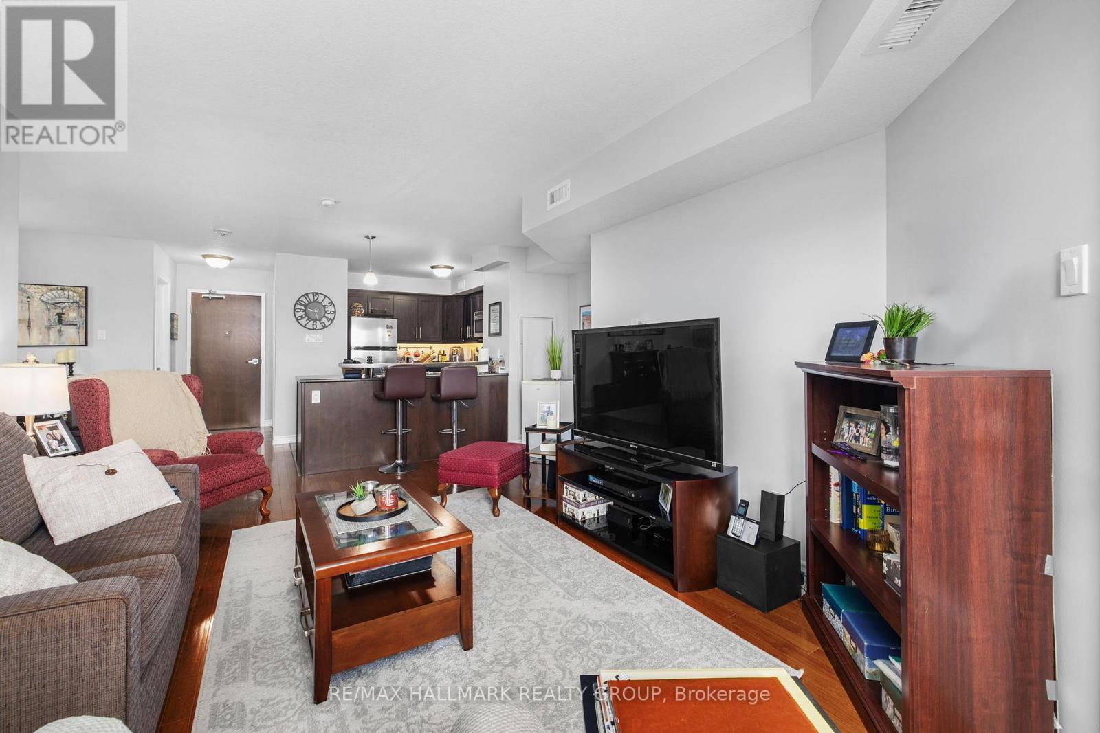 305 - 398 Van Buren Street