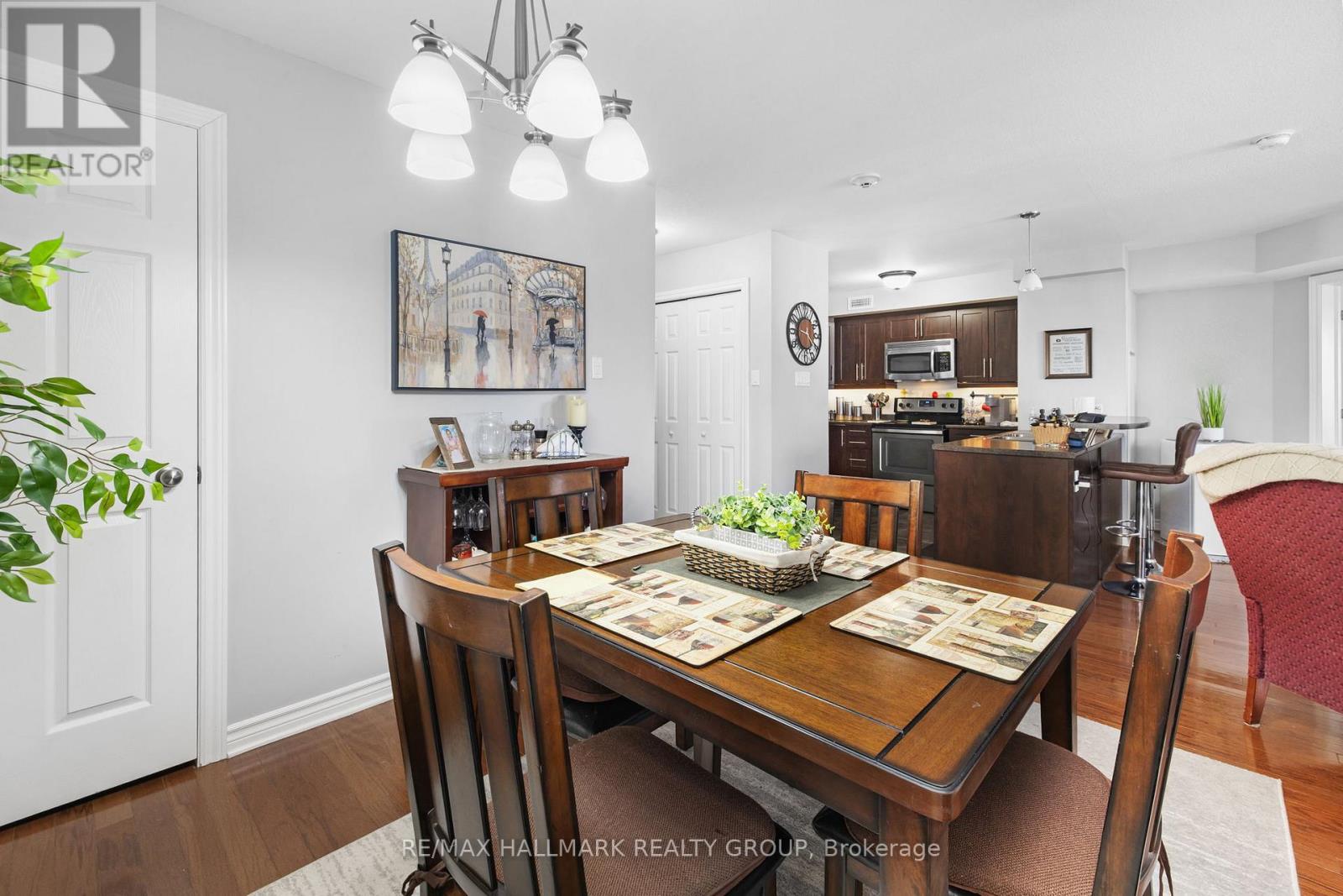 305 - 398 Van Buren Street