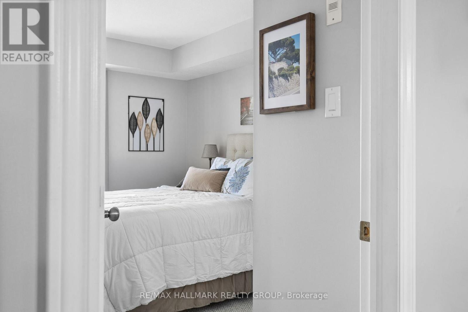 305 - 398 Van Buren Street