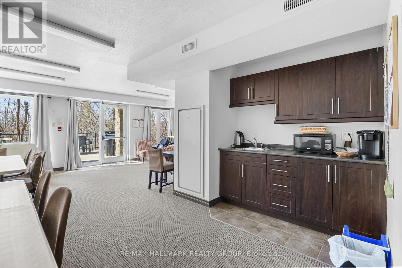 305 - 398 Van Buren Street