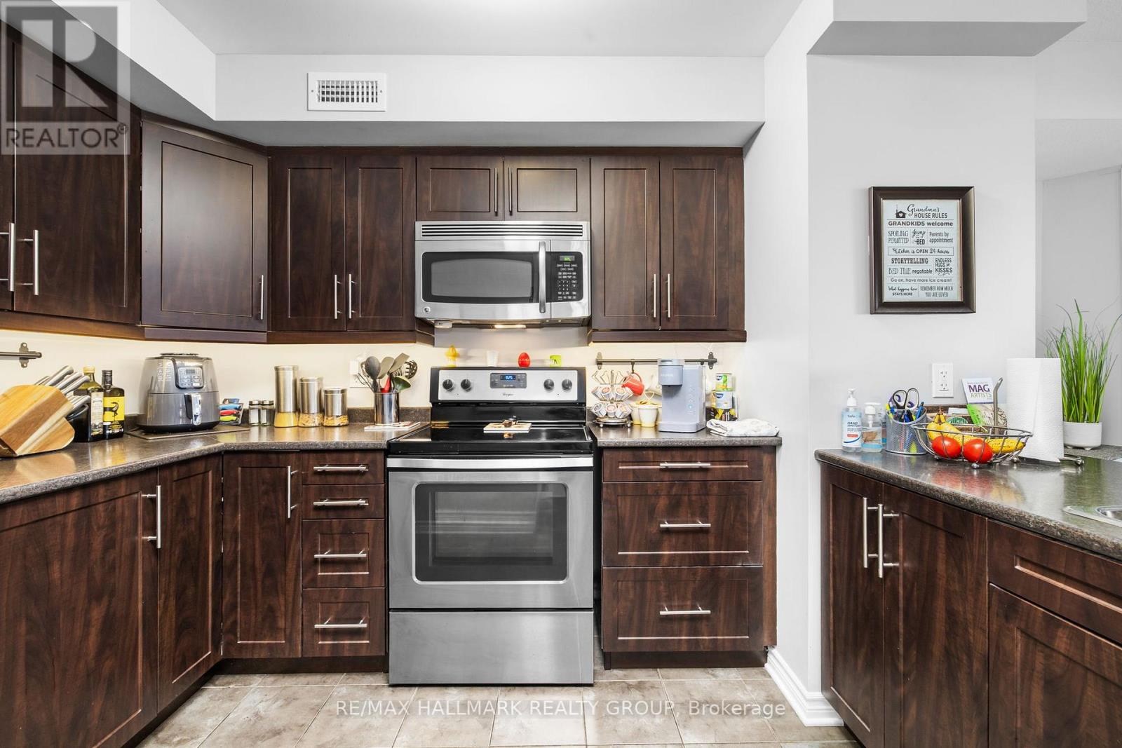 305 - 398 Van Buren Street