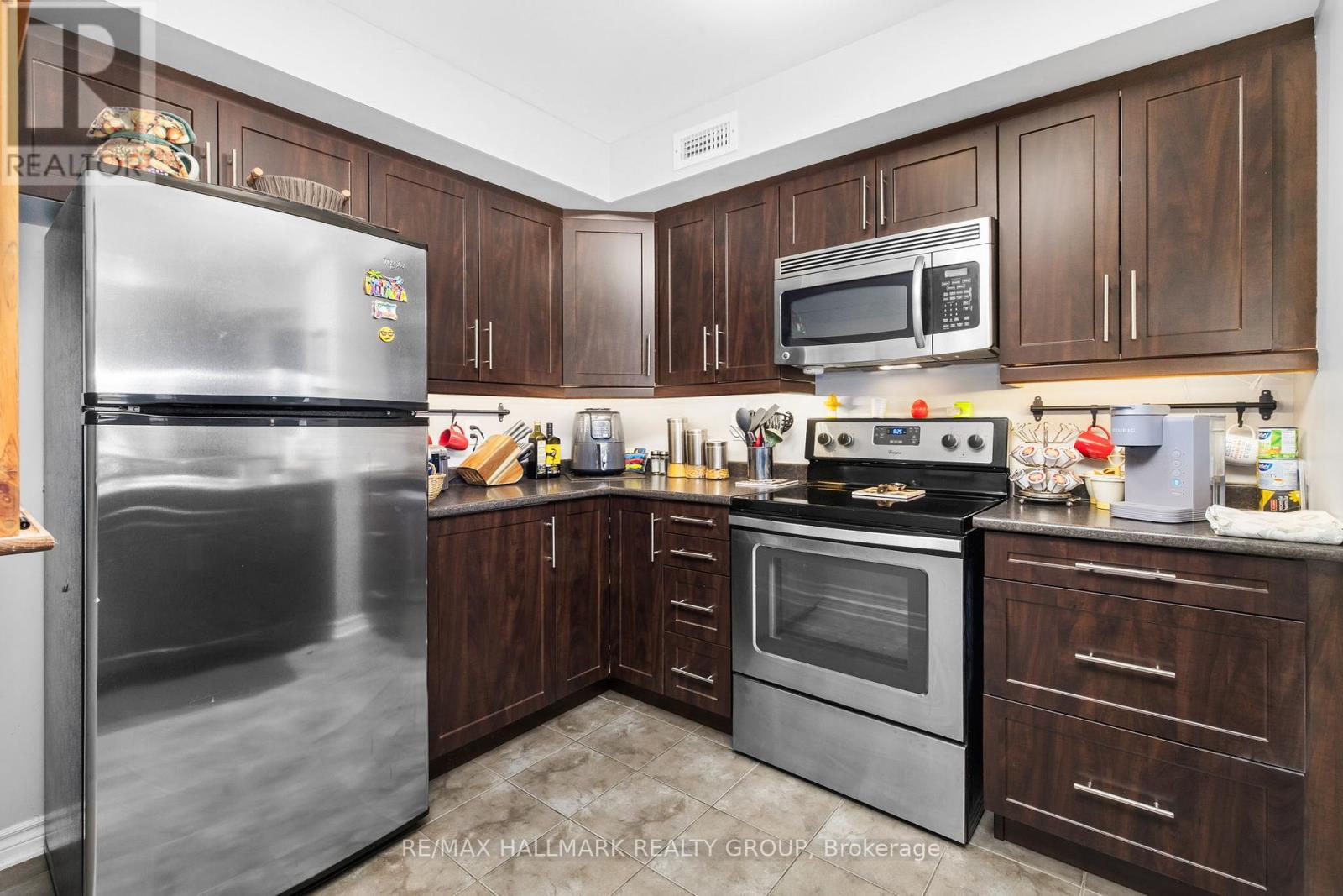 305 - 398 Van Buren Street