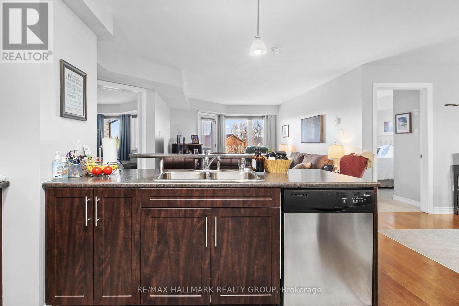 305 - 398 Van Buren Street