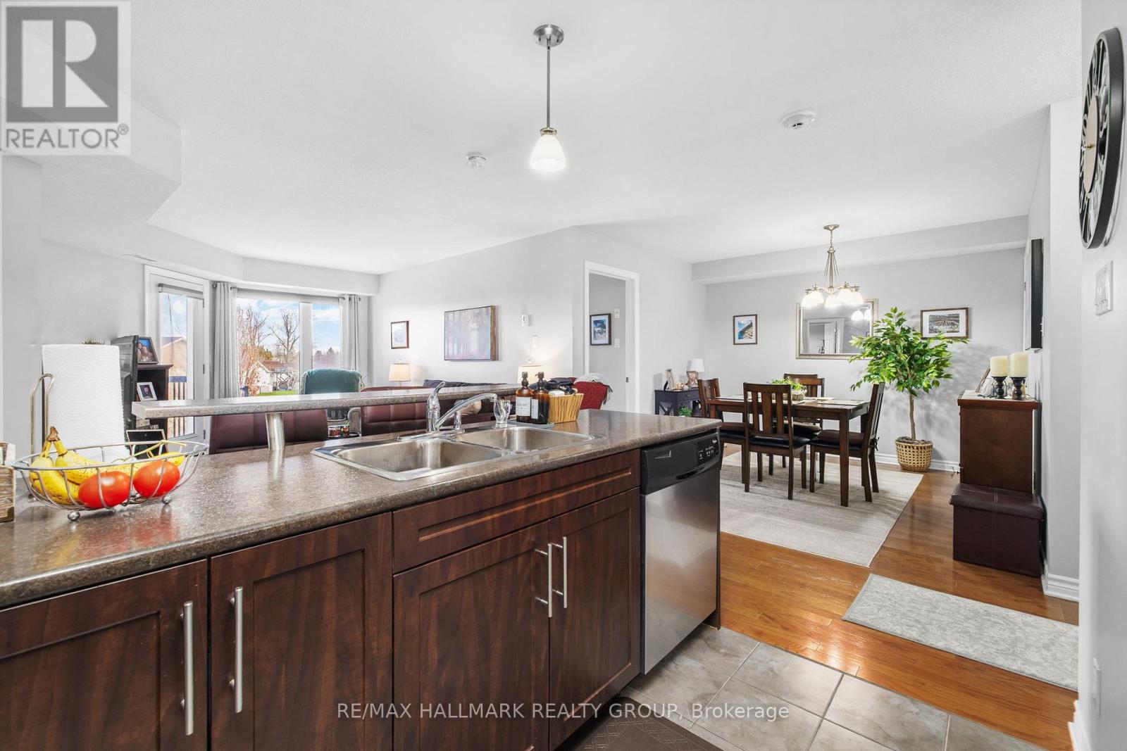 305 - 398 Van Buren Street