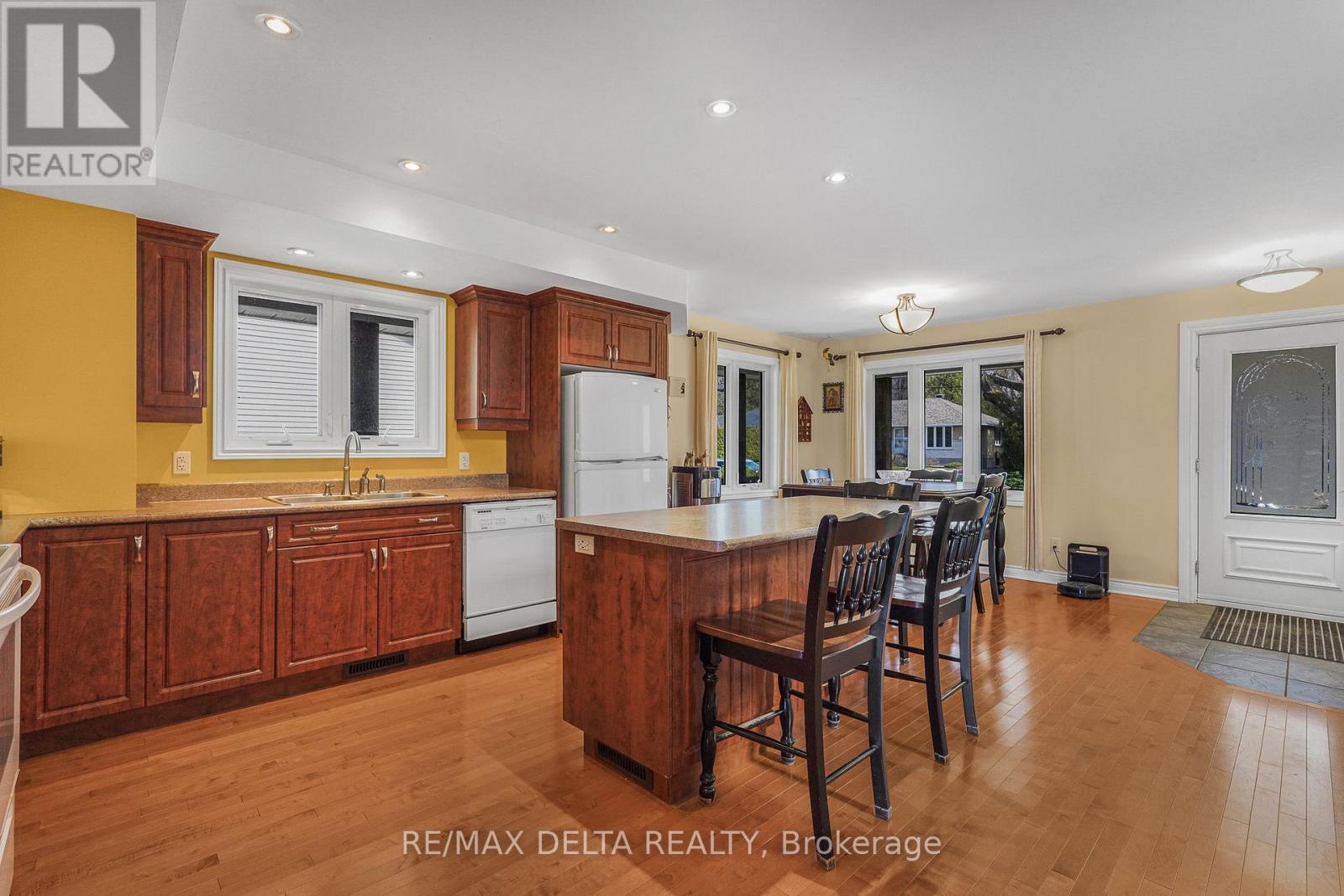 2567 Cléroux Crescent