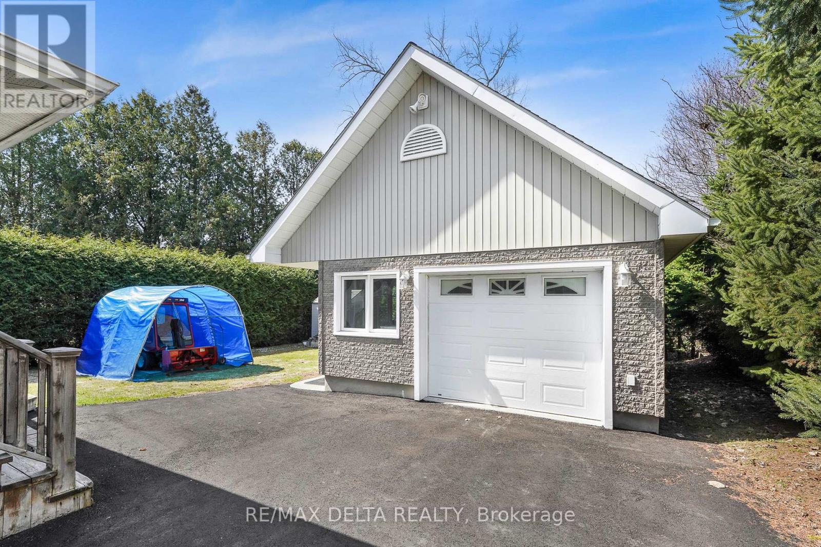 2567 Cléroux Crescent