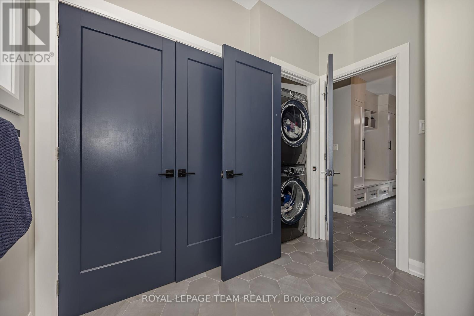 1517 Back Place Avenue