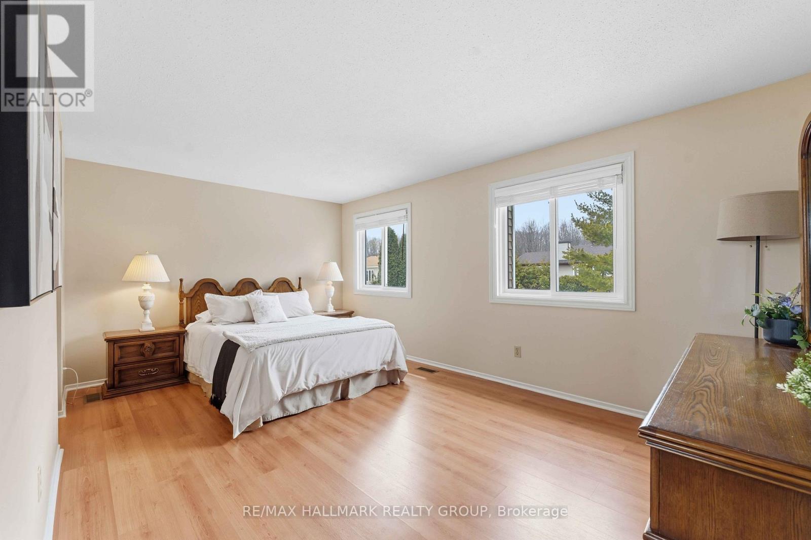 6033 Meadowglen Drive