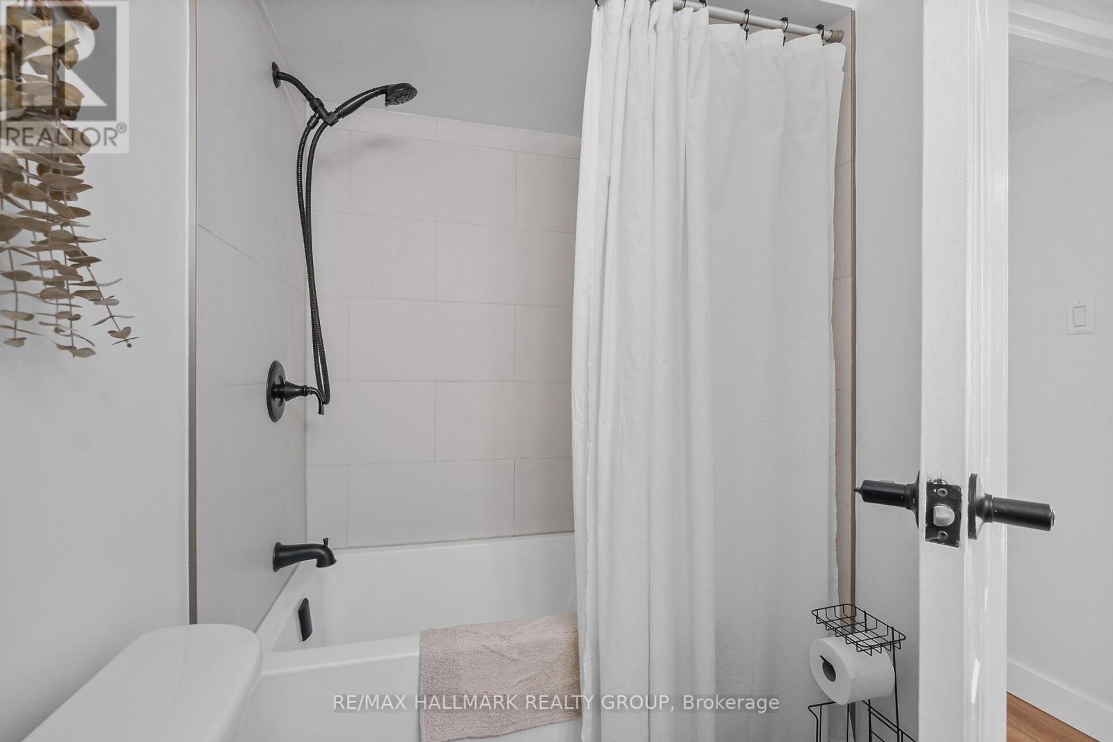 604 - 199 Kent Street