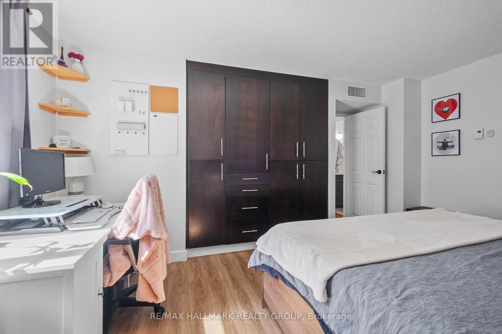 604 - 199 Kent Street