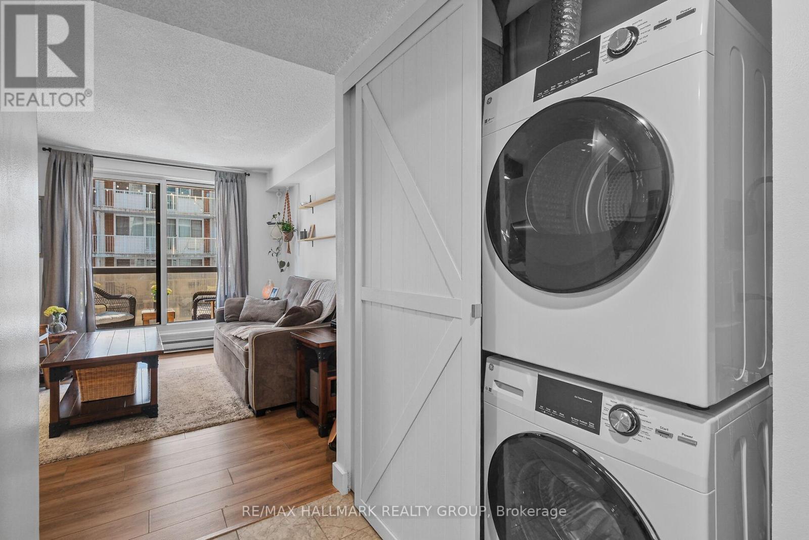 604 - 199 Kent Street