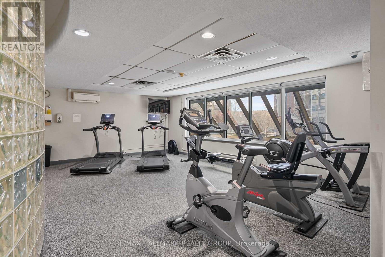 604 - 199 Kent Street