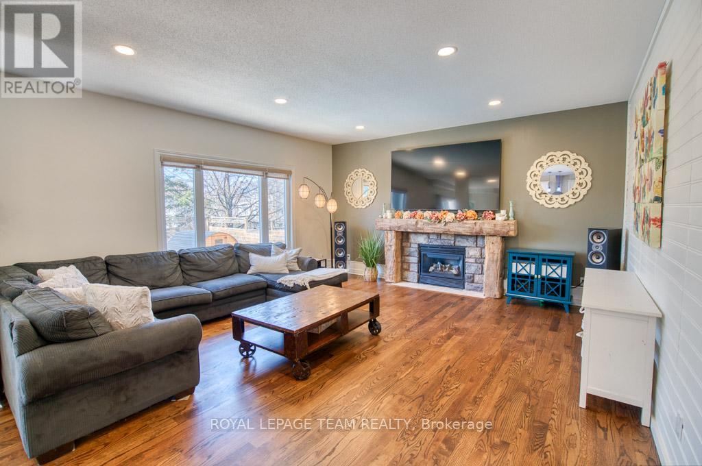 13 Shannondoe Crescent W