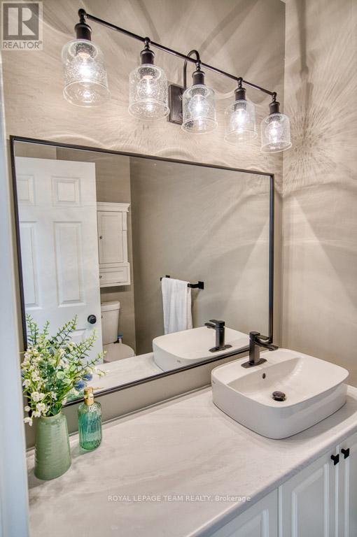 13 Shannondoe Crescent W