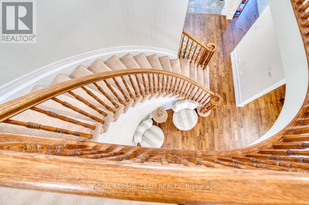 13 Shannondoe Crescent W