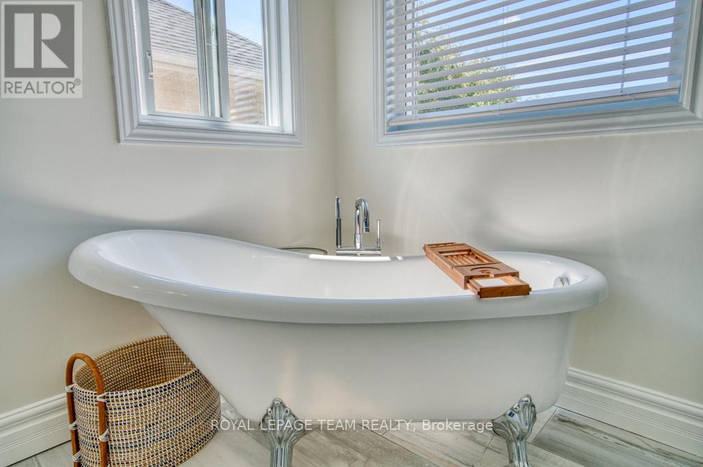 13 Shannondoe Crescent W