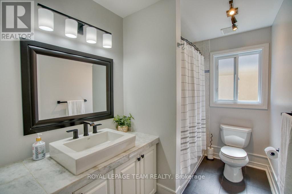 13 Shannondoe Crescent W