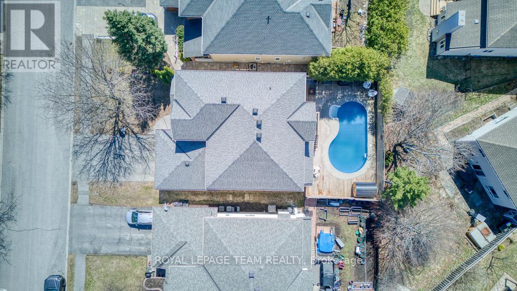 13 Shannondoe Crescent W