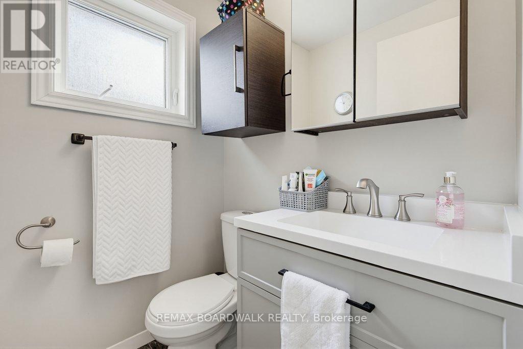 1703 Fieldstone Crescent