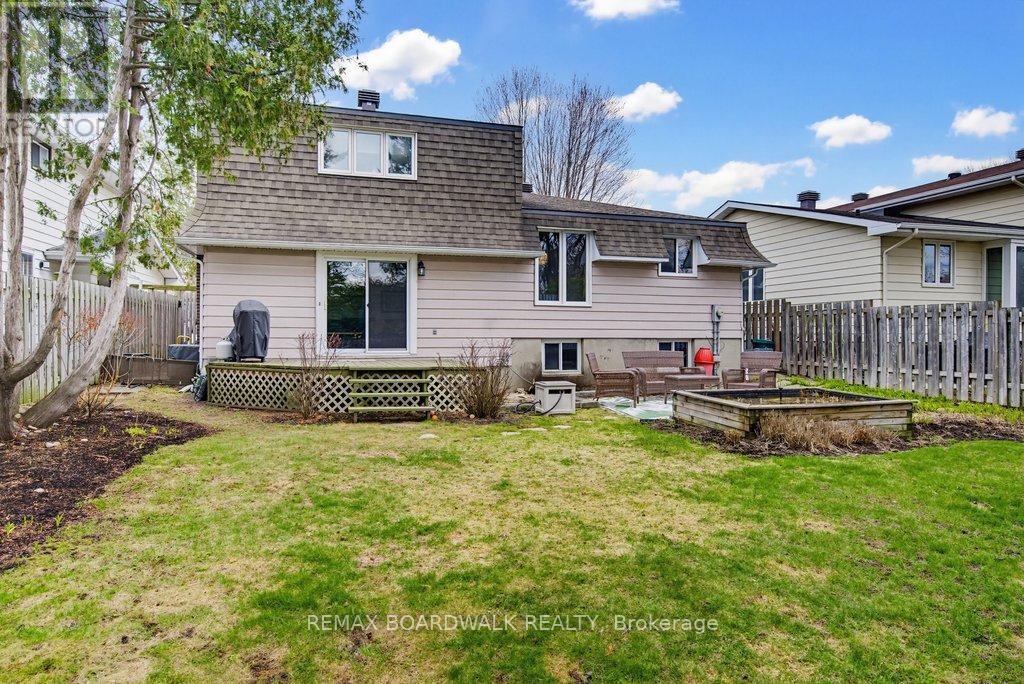 1703 Fieldstone Crescent