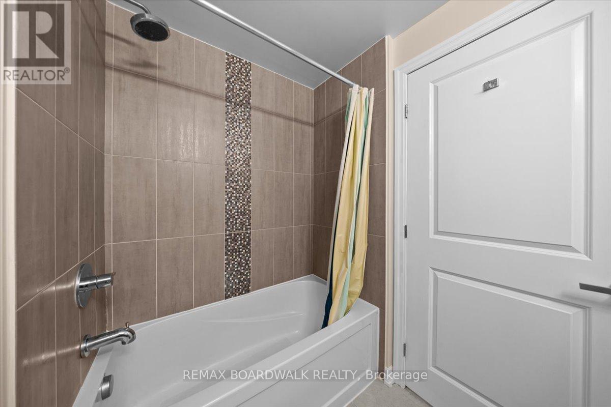 2107 - 242 Rideau Street