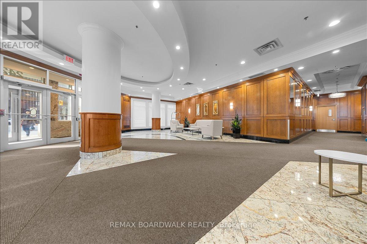 2107 - 242 Rideau Street