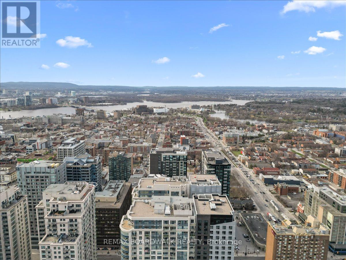 2107 - 242 Rideau Street