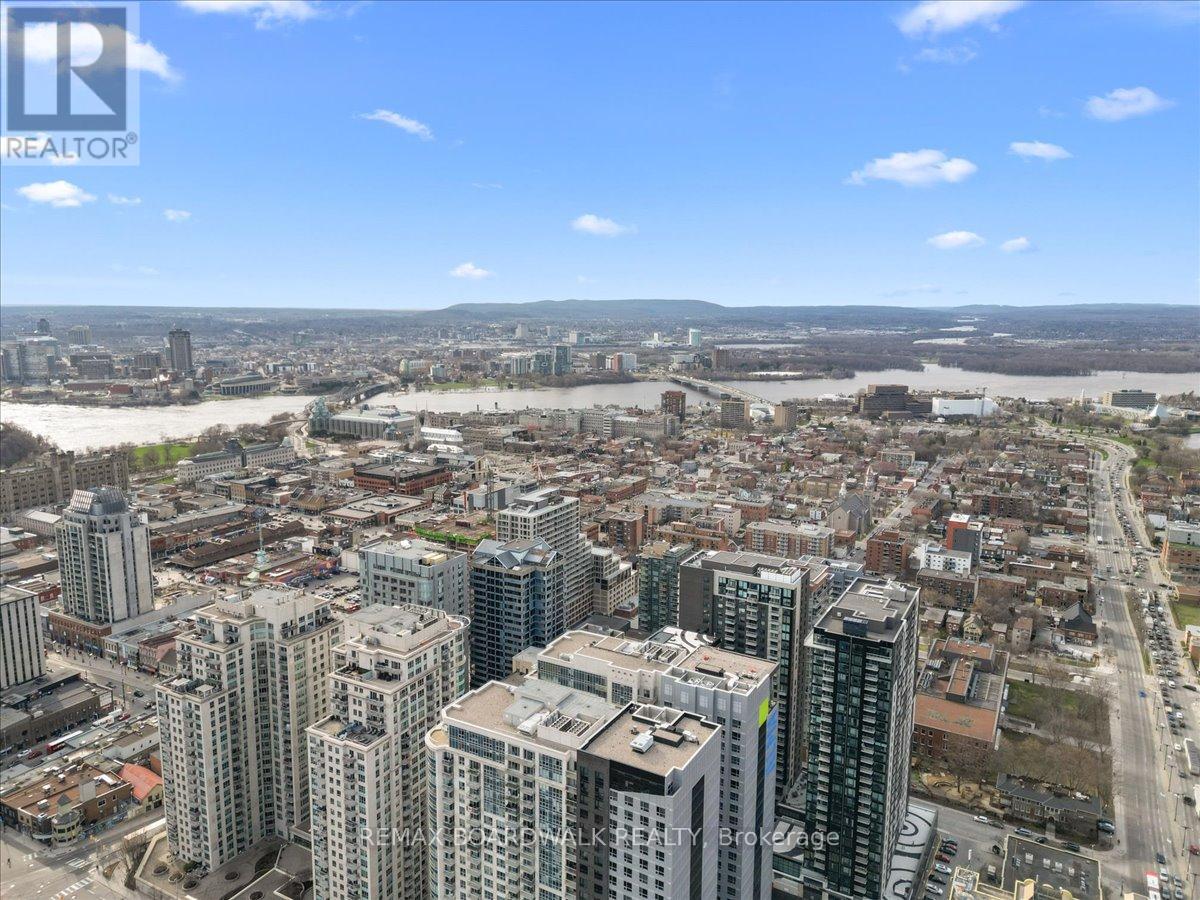 2107 - 242 Rideau Street