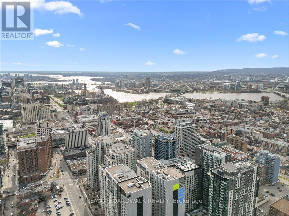 2107 - 242 Rideau Street