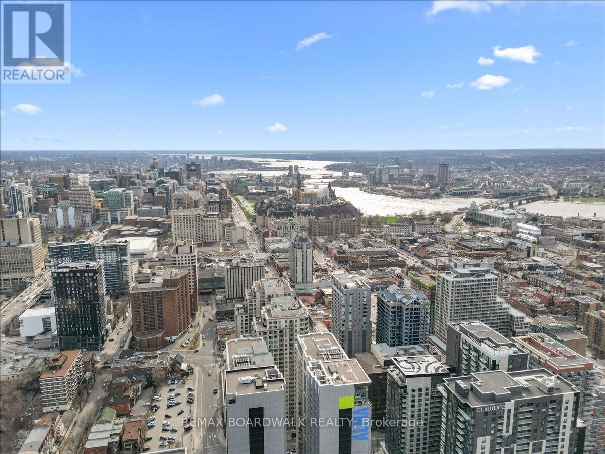 2107 - 242 Rideau Street