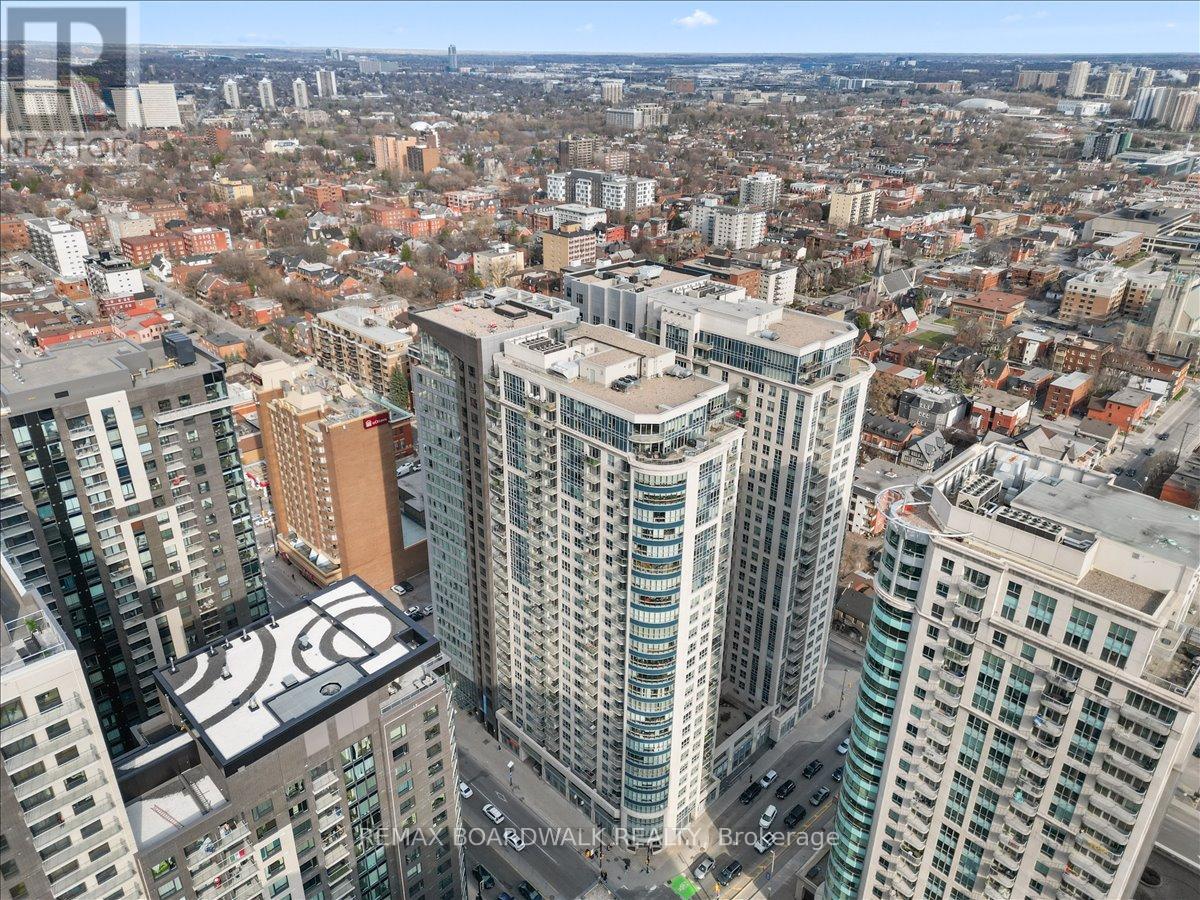 2107 - 242 Rideau Street