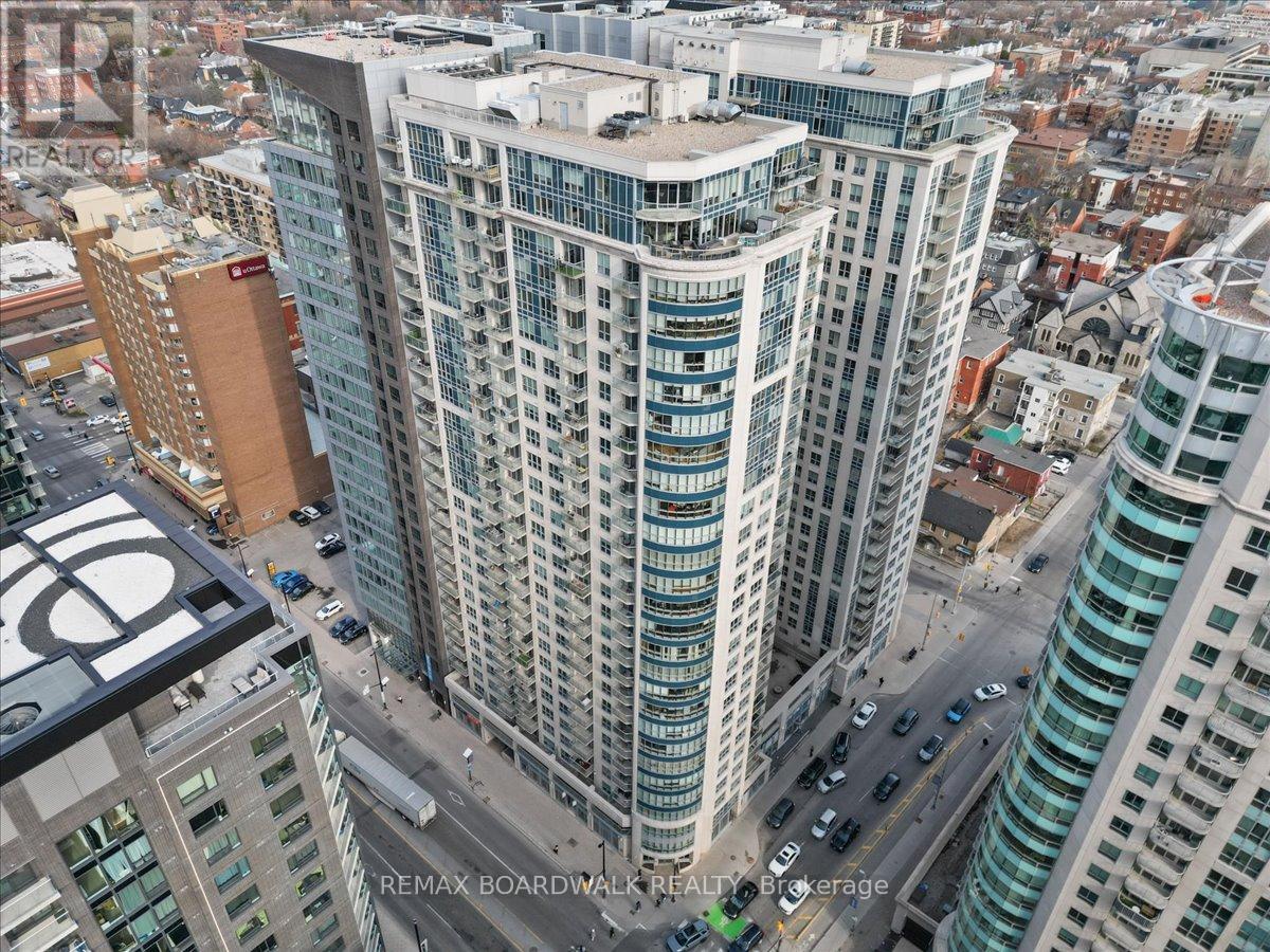 2107 - 242 Rideau Street