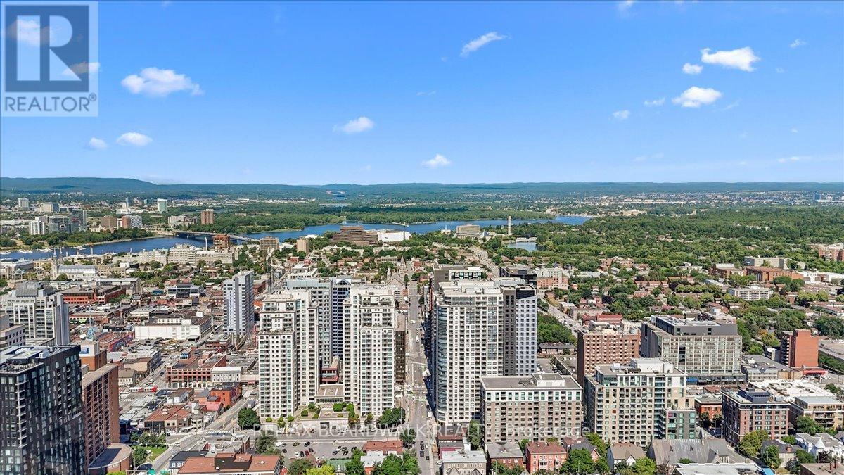 2107 - 242 Rideau Street