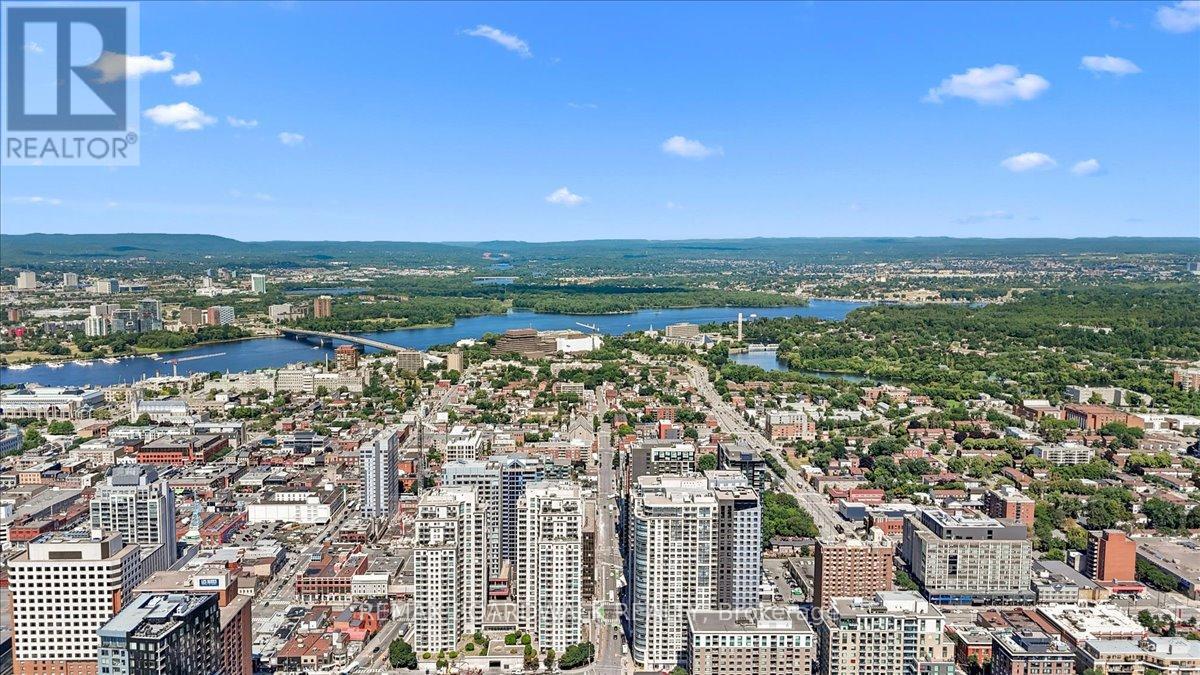 2107 - 242 Rideau Street