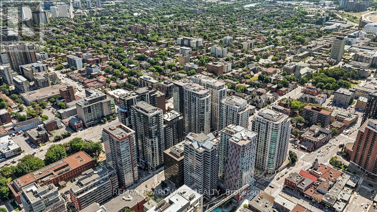 2107 - 242 Rideau Street