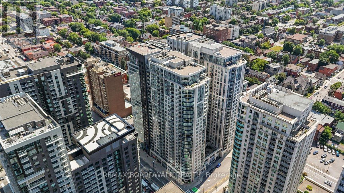 2107 - 242 Rideau Street