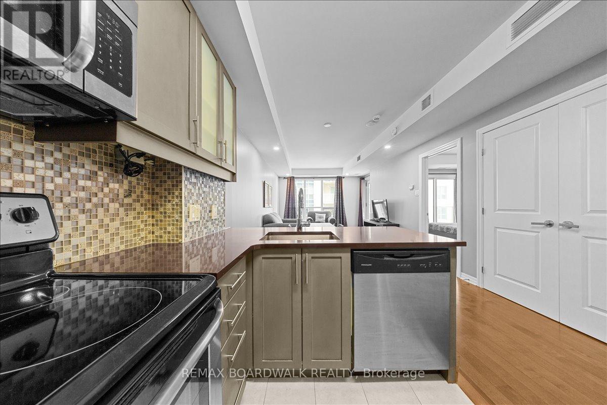 2107 - 242 Rideau Street