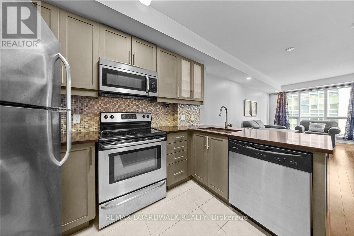 2107 - 242 Rideau Street