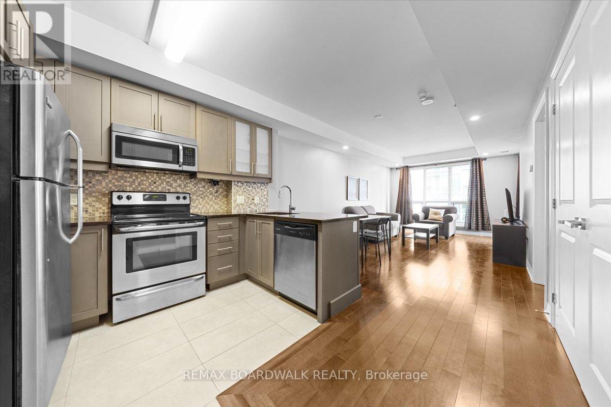 2107 - 242 Rideau Street