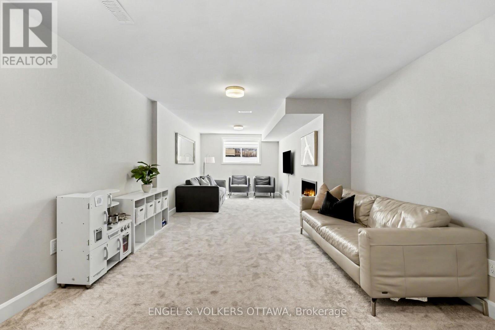 57 Mandevilla Crescent