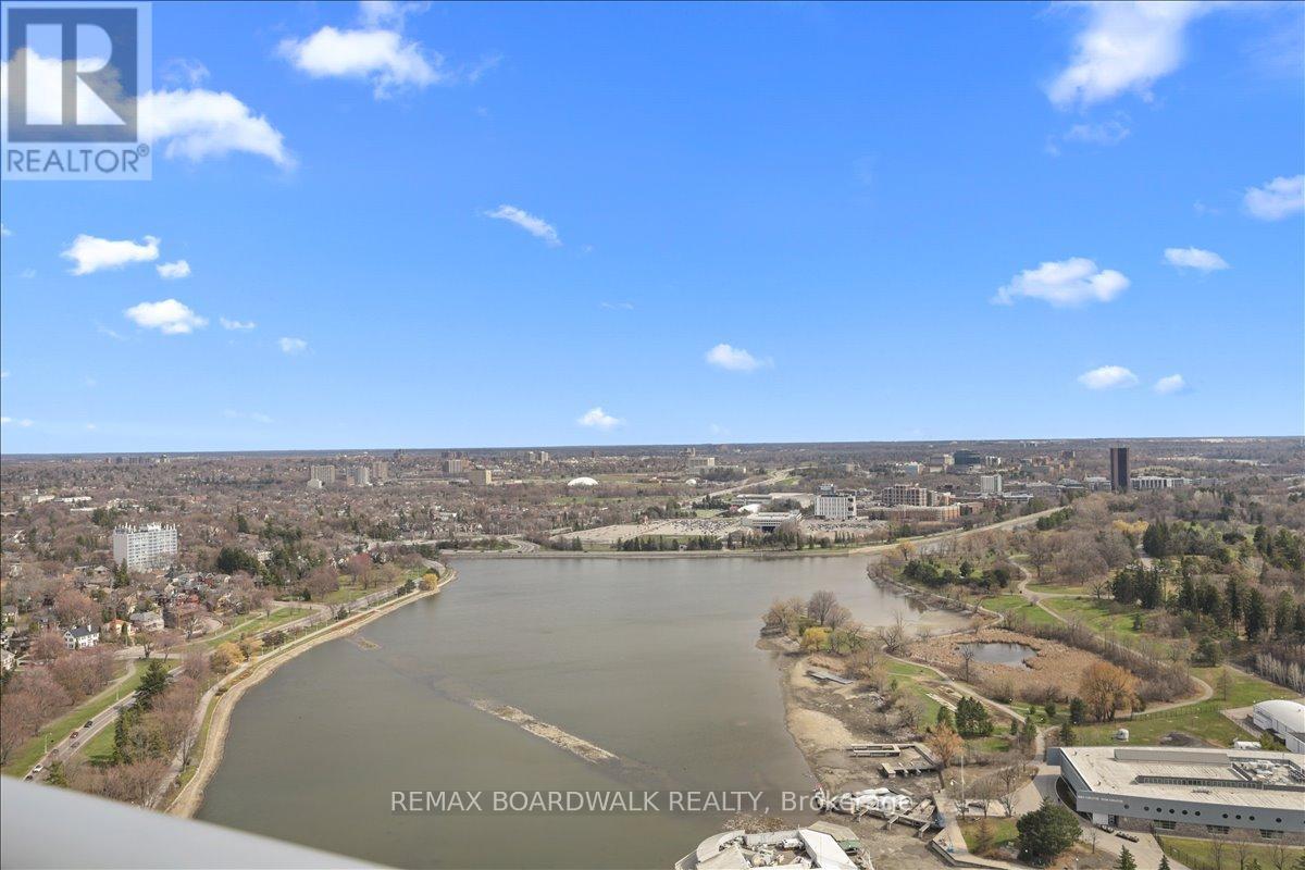 3705 - 805 Carling Avenue