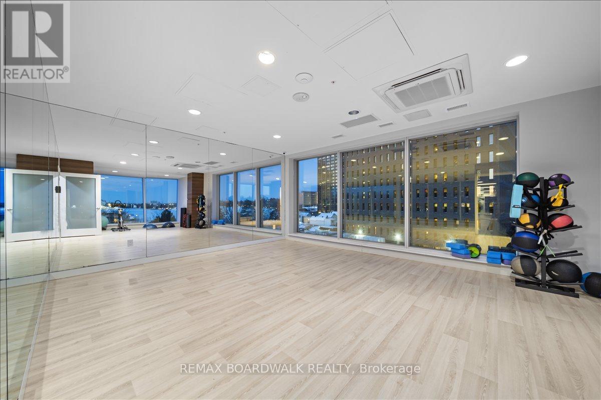 3705 - 805 Carling Avenue