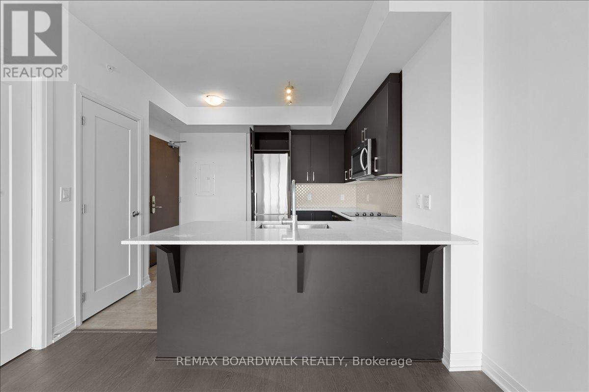 3705 - 805 Carling Avenue