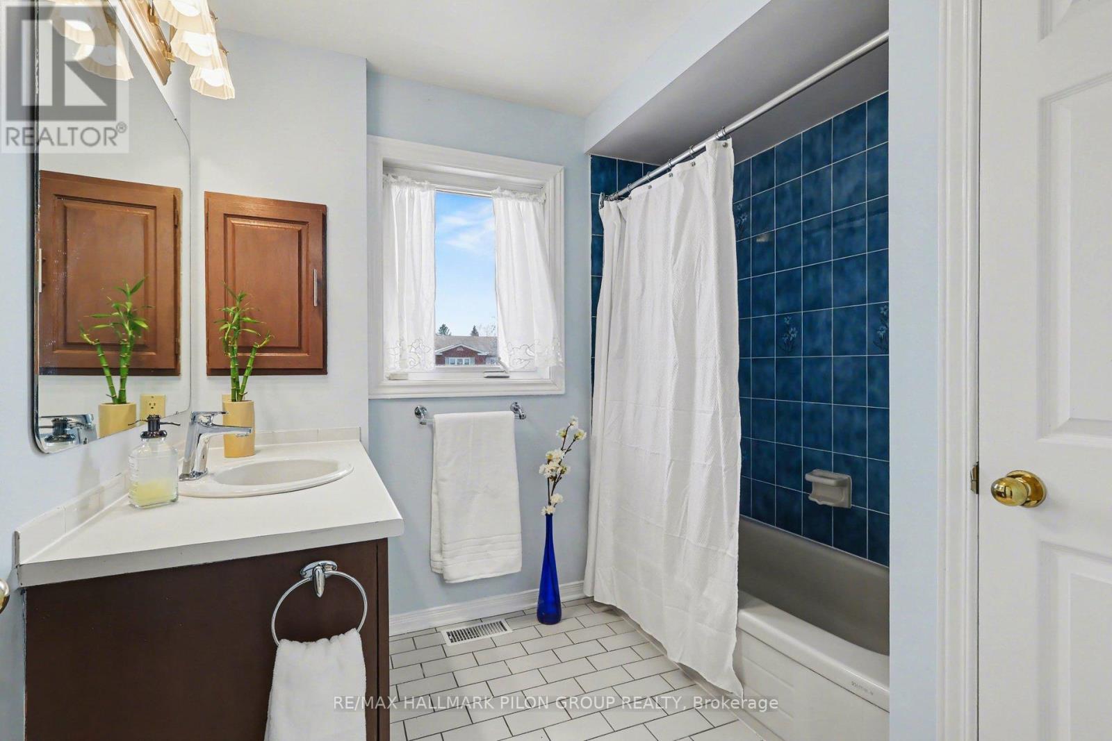 1709 Sansonnet Street