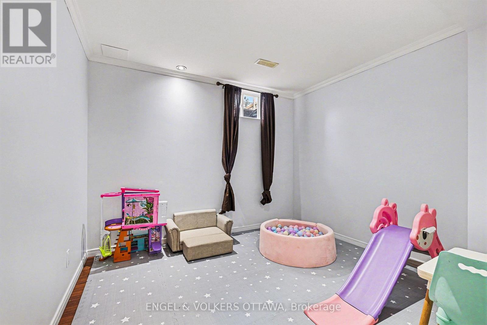 135 Lockhaven Private