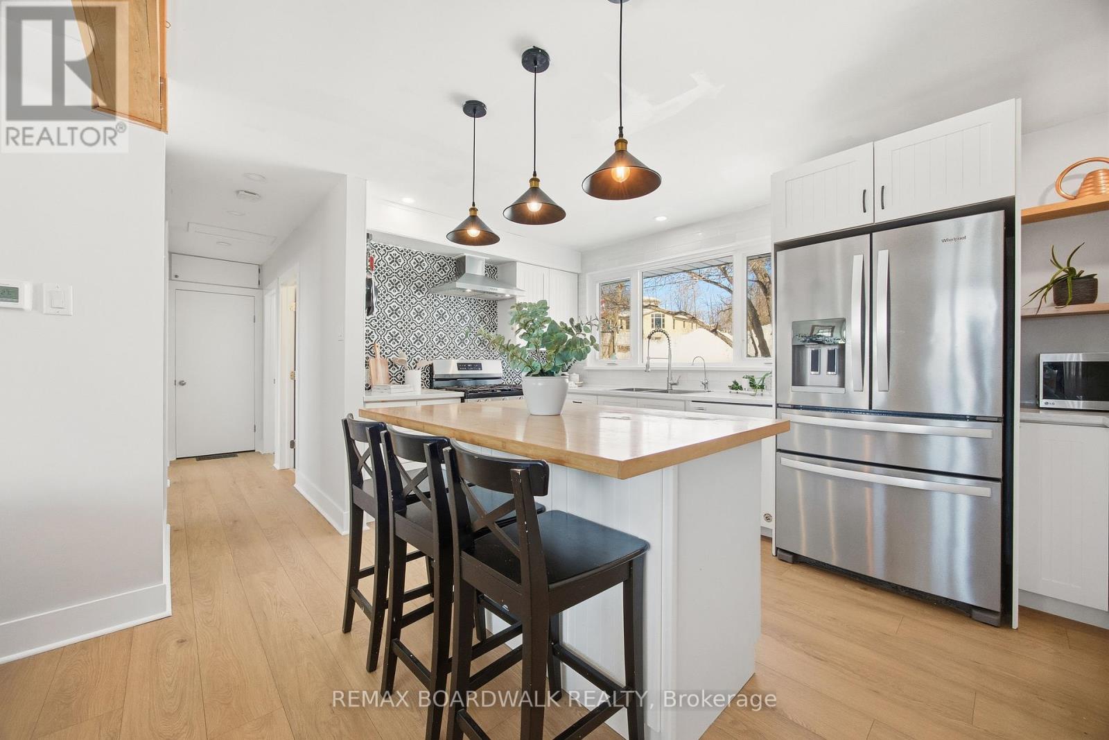 256 Mitcheson Street