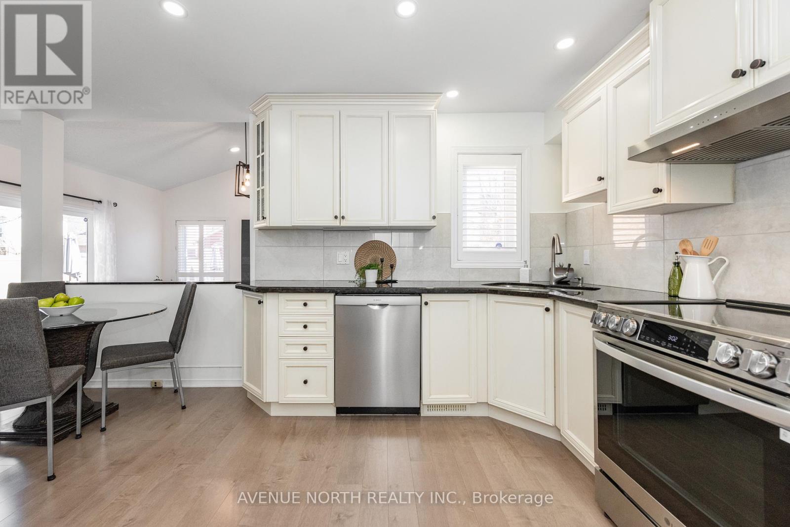 3028 Courtyard Crescent