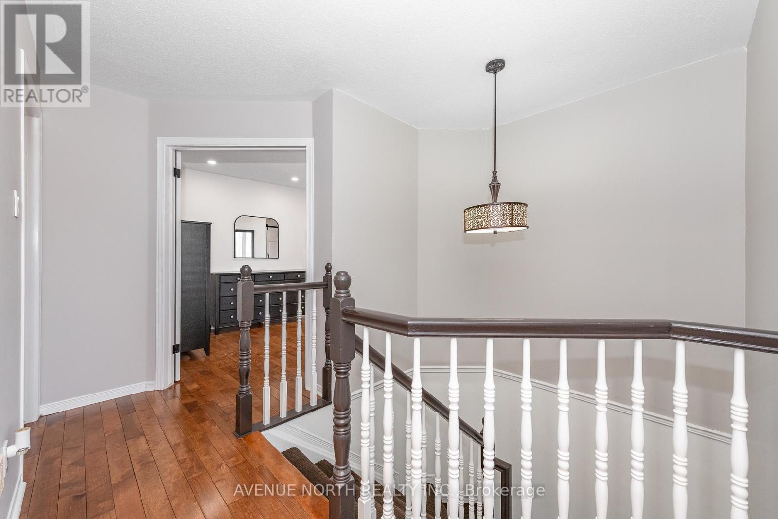 3028 Courtyard Crescent